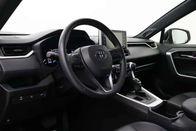 Toyota RAV4 (2022) thumbnail 2