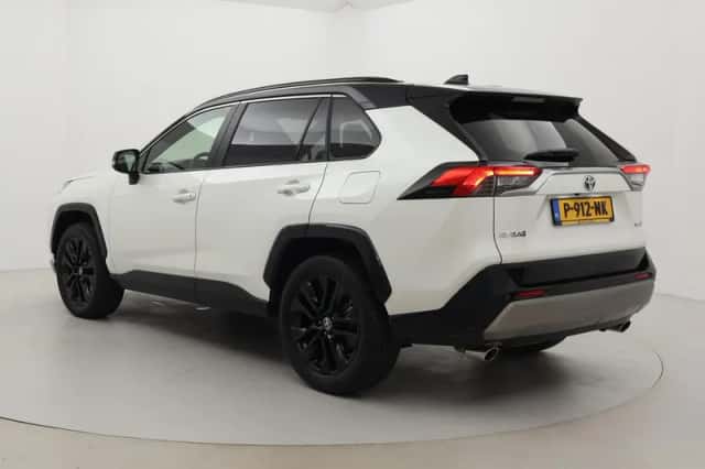 Toyota RAV4 (2022) thumbnail 4