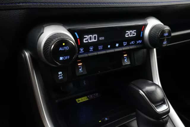 Toyota RAV4 (2022) thumbnail 6