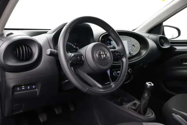Toyota Aygo X (2022) thumbnail 2