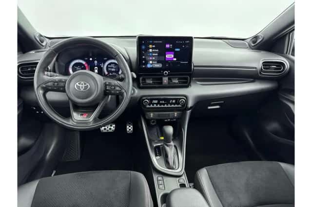 Toyota Yaris (2024) thumbnail 2