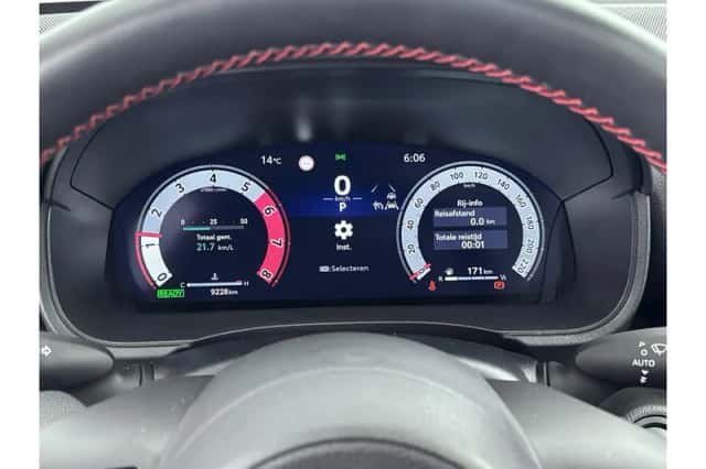 Toyota Yaris (2024) thumbnail 3