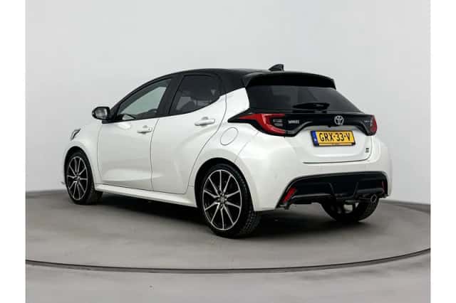 Toyota Yaris (2024) thumbnail 4