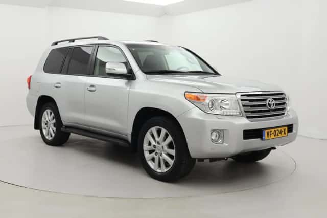 Toyota Land Cruiser (2013) thumbnail 1