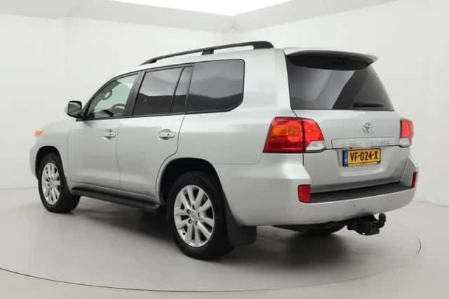 Toyota Land Cruiser (2013) thumbnail 4
