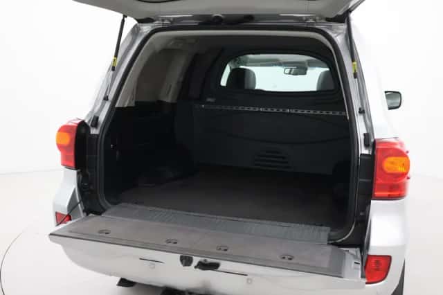 Toyota Land Cruiser (2013) thumbnail 6