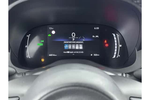 Toyota Yaris (2024) thumbnail 3