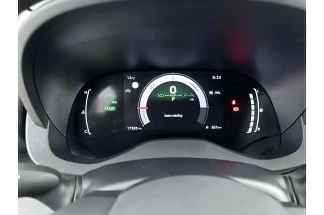 Toyota Yaris (2025) thumbnail 3