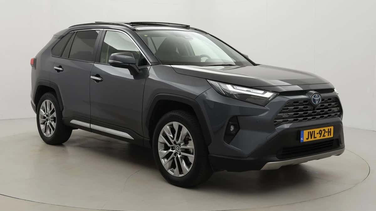 Toyota RAV4 (2023) — foto 1