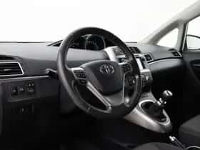 Toyota Verso (2015) thumbnail 2