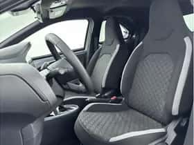 Toyota Aygo X (2025) thumbnail 8