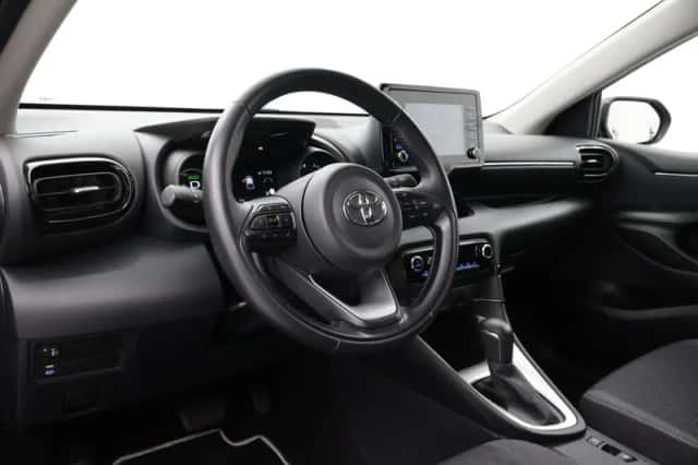 Toyota Yaris (2023) thumbnail 2