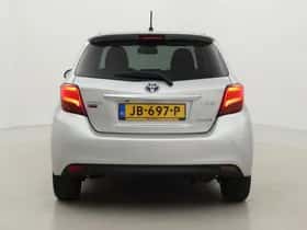 Toyota Yaris (2015) thumbnail 17