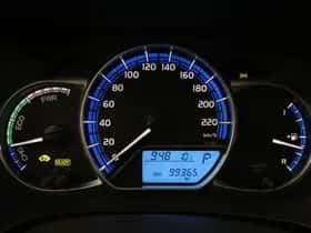 Toyota Yaris (2015) thumbnail 3