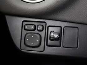 Toyota Yaris (2015) thumbnail 22