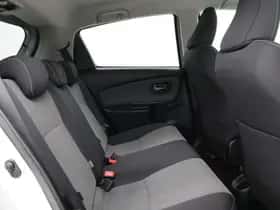 Toyota Yaris (2015) thumbnail 36