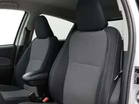 Toyota Yaris (2015) thumbnail 10