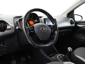 Toyota Aygo (2022) thumbnail 2