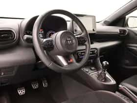 Toyota Yaris (2022) thumbnail 2