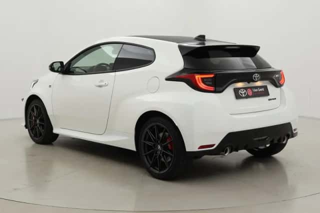 Toyota Yaris (2022) thumbnail 4