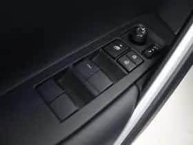 Toyota Corolla (2024) thumbnail 25