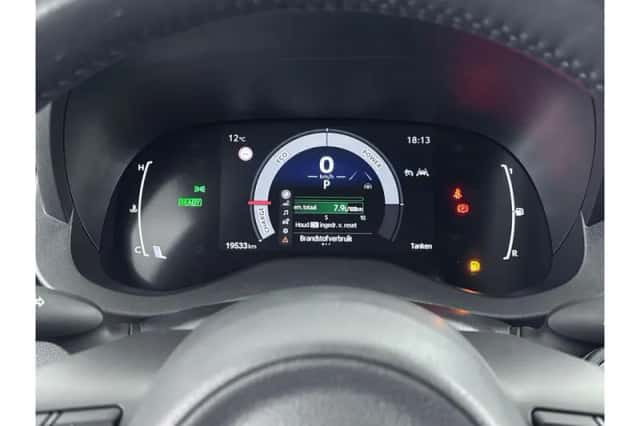 Toyota Yaris Cross (2025) thumbnail 3