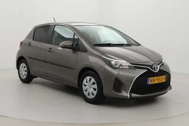 Toyota Yaris (2017) thumbnail 1