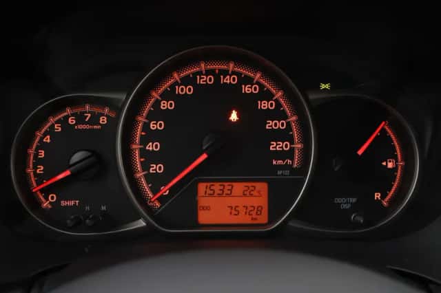 Toyota Yaris (2017) thumbnail 3