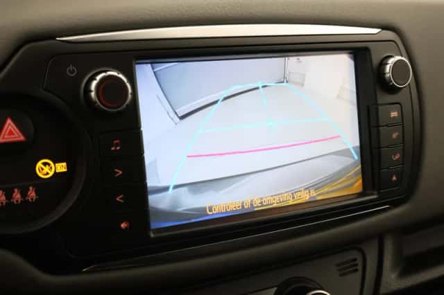 Toyota Yaris (2017) thumbnail 6