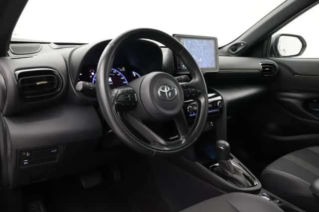 Toyota Yaris Cross (2023) thumbnail 2