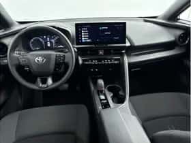 Toyota C-HR (2024) thumbnail 2