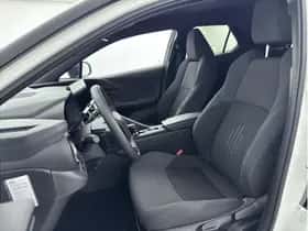 Toyota C-HR (2024) thumbnail 11