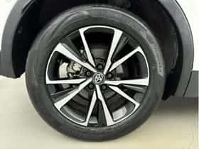 Toyota C-HR (2024) thumbnail 6
