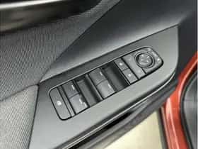 Toyota C-HR (2025) thumbnail 13