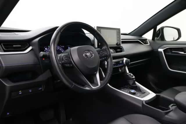 Toyota RAV4 (2022) thumbnail 3