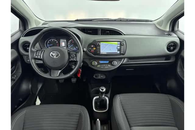 Toyota Yaris (2019) thumbnail 2