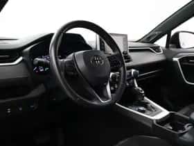 Toyota RAV4 (2022) thumbnail 2