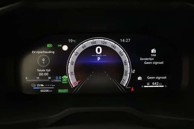 Toyota RAV4 (2024) thumbnail 3