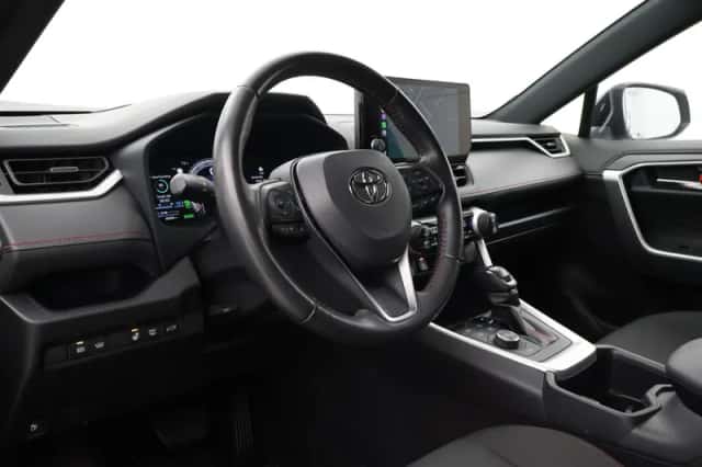 Toyota RAV4 (2024) thumbnail 2