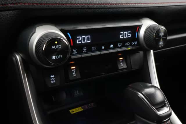 Toyota RAV4 (2024) thumbnail 6