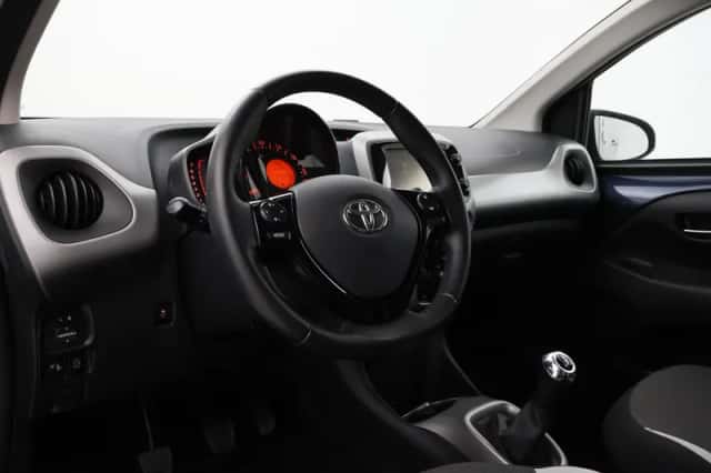 Toyota Aygo (2016) thumbnail 2