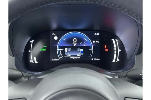 Toyota Yaris (2025) thumbnail 3