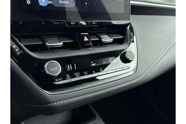 Toyota Corolla (2023) thumbnail 6
