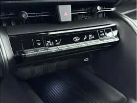 Toyota C-HR (2025) thumbnail 16