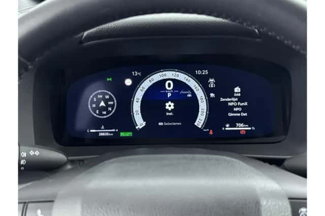 Toyota C-HR (2025) thumbnail 3