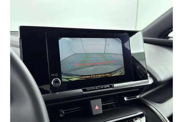 Toyota C-HR (2025) thumbnail 5