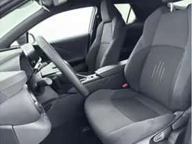 Toyota C-HR (2025) thumbnail 6