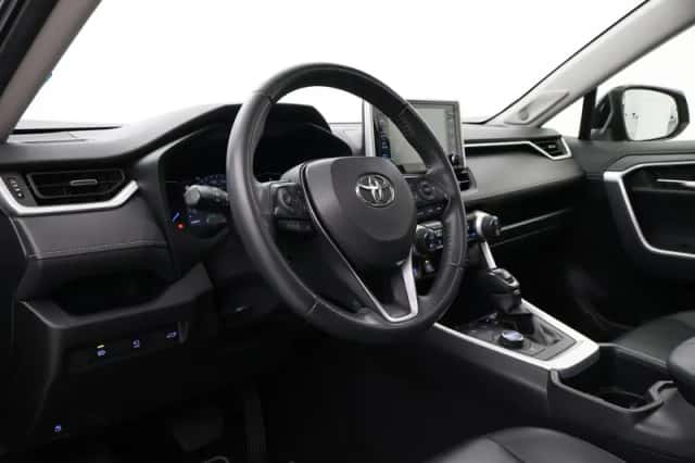 Toyota RAV4 (2022) thumbnail 2