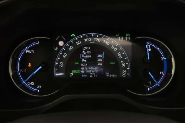 Toyota RAV4 (2022) thumbnail 3
