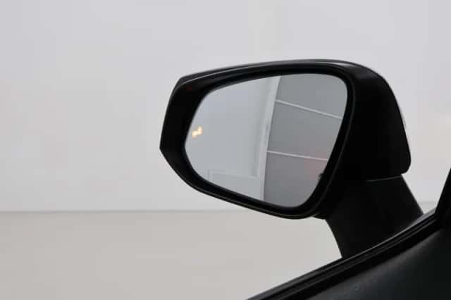 Toyota RAV4 (2022) thumbnail 6